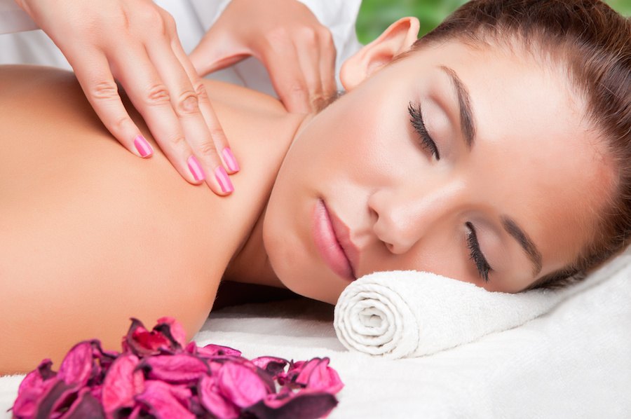 Woman in a Spa cabarete